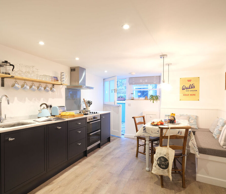 Porthole Cottage, St Ives - Kitchen / dinning