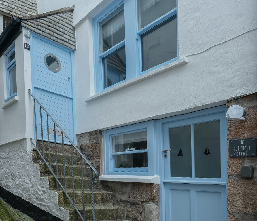 Porthole Cottage, 10 Bailey's Lane, St Ives - blue porthole door